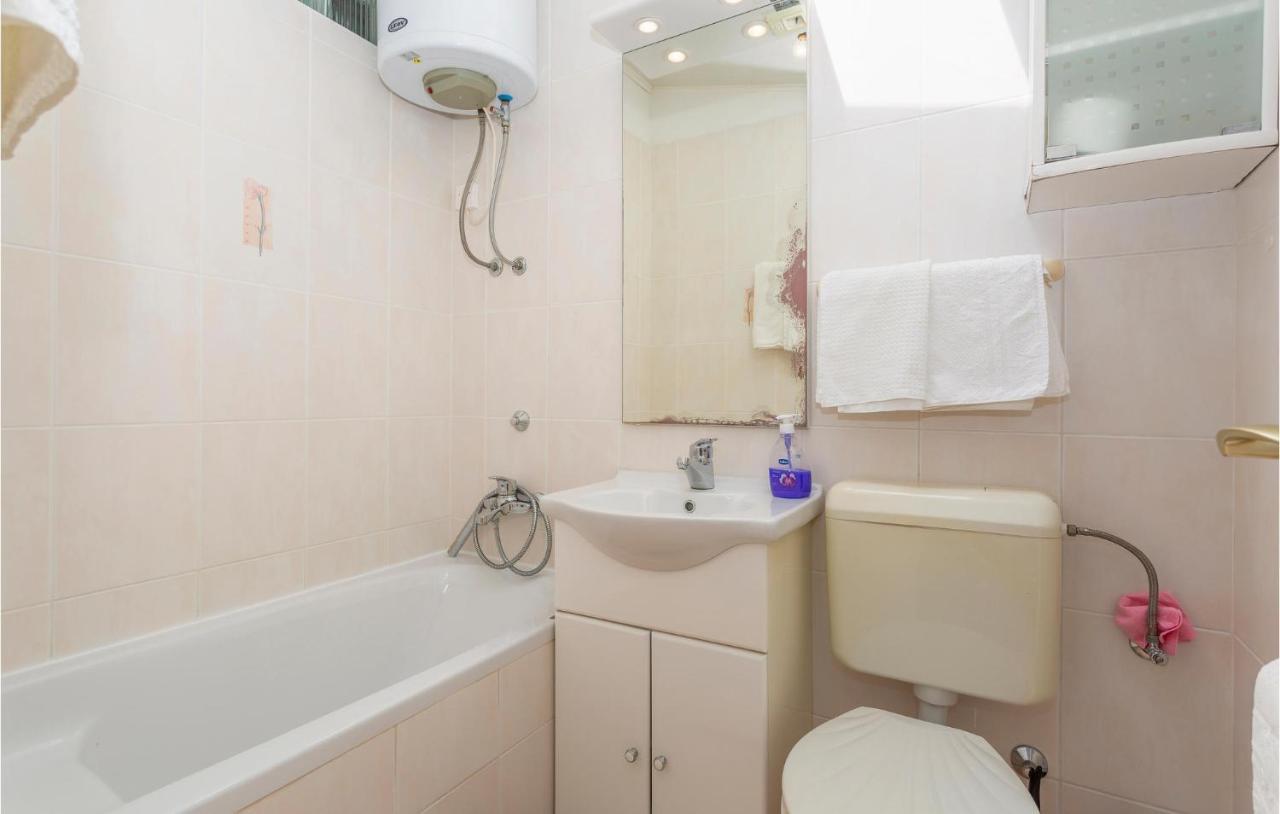 Beautiful Apartment In Omisalj With Kitchen ภายนอก รูปภาพ