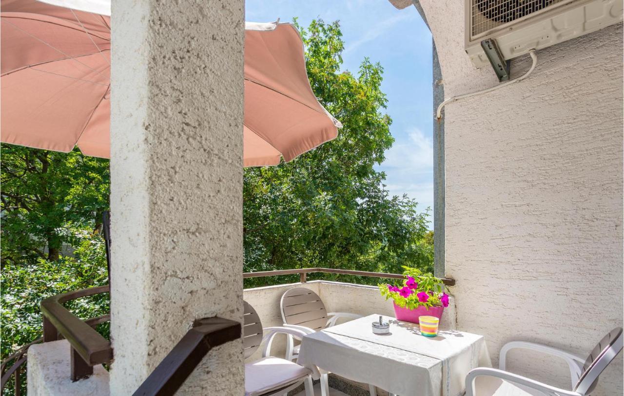 Beautiful Apartment In Omisalj With Kitchen ภายนอก รูปภาพ