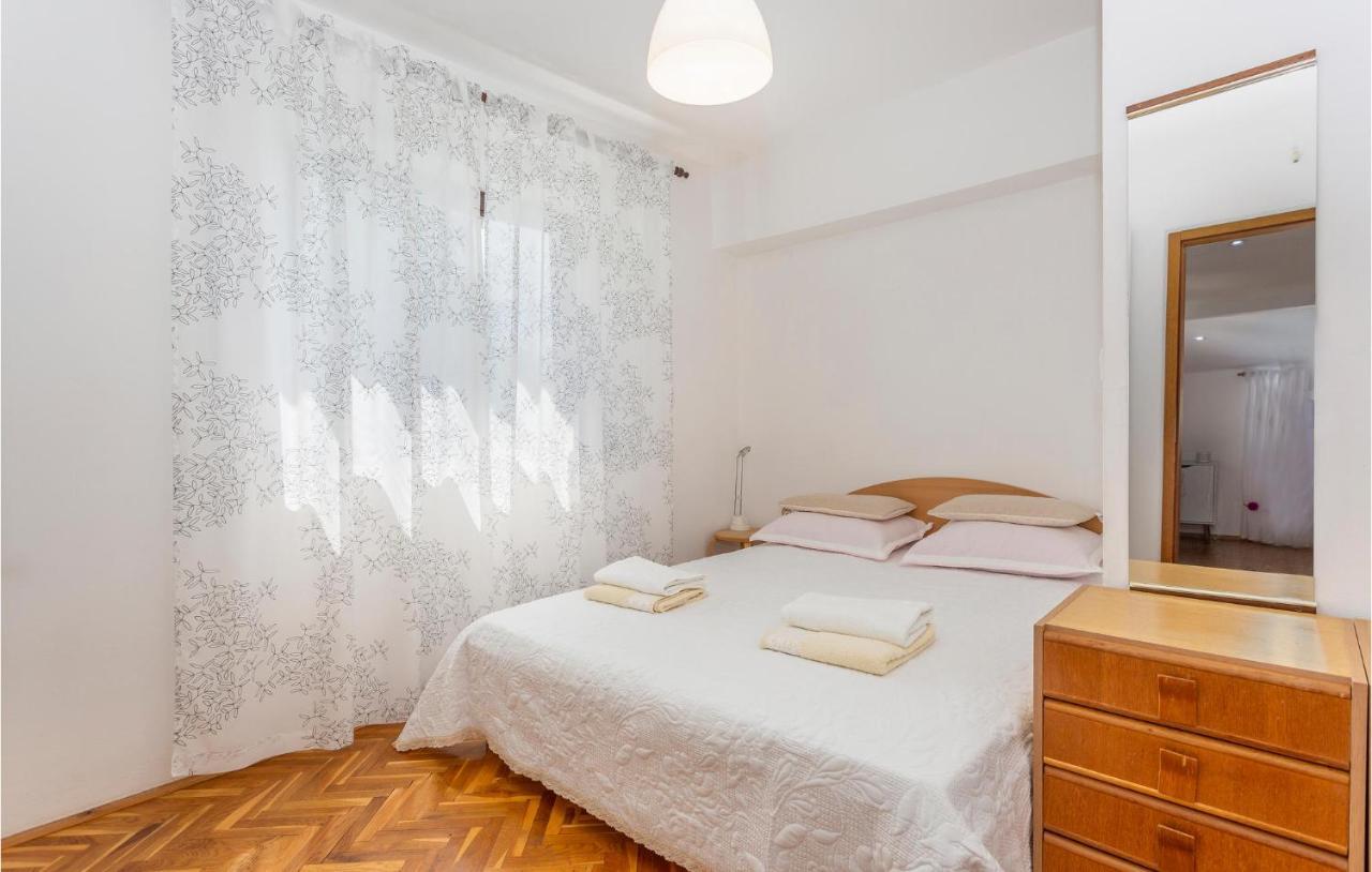 Beautiful Apartment In Omisalj With Kitchen ภายนอก รูปภาพ